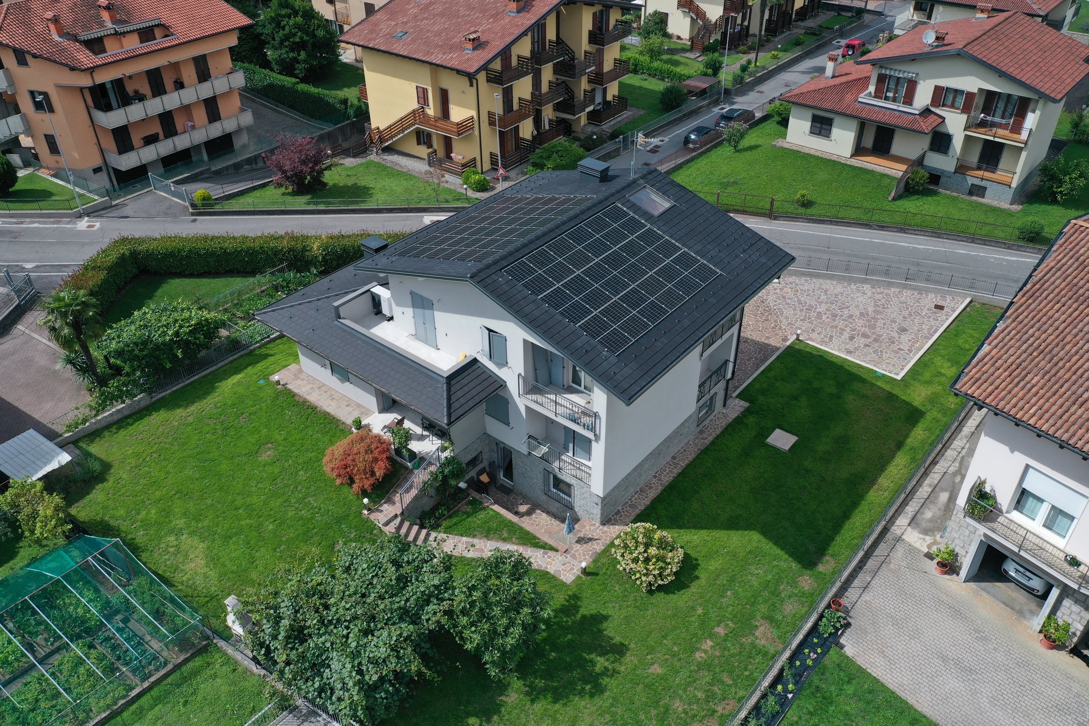 Vista aerea di un edificio residenziale riqualificato