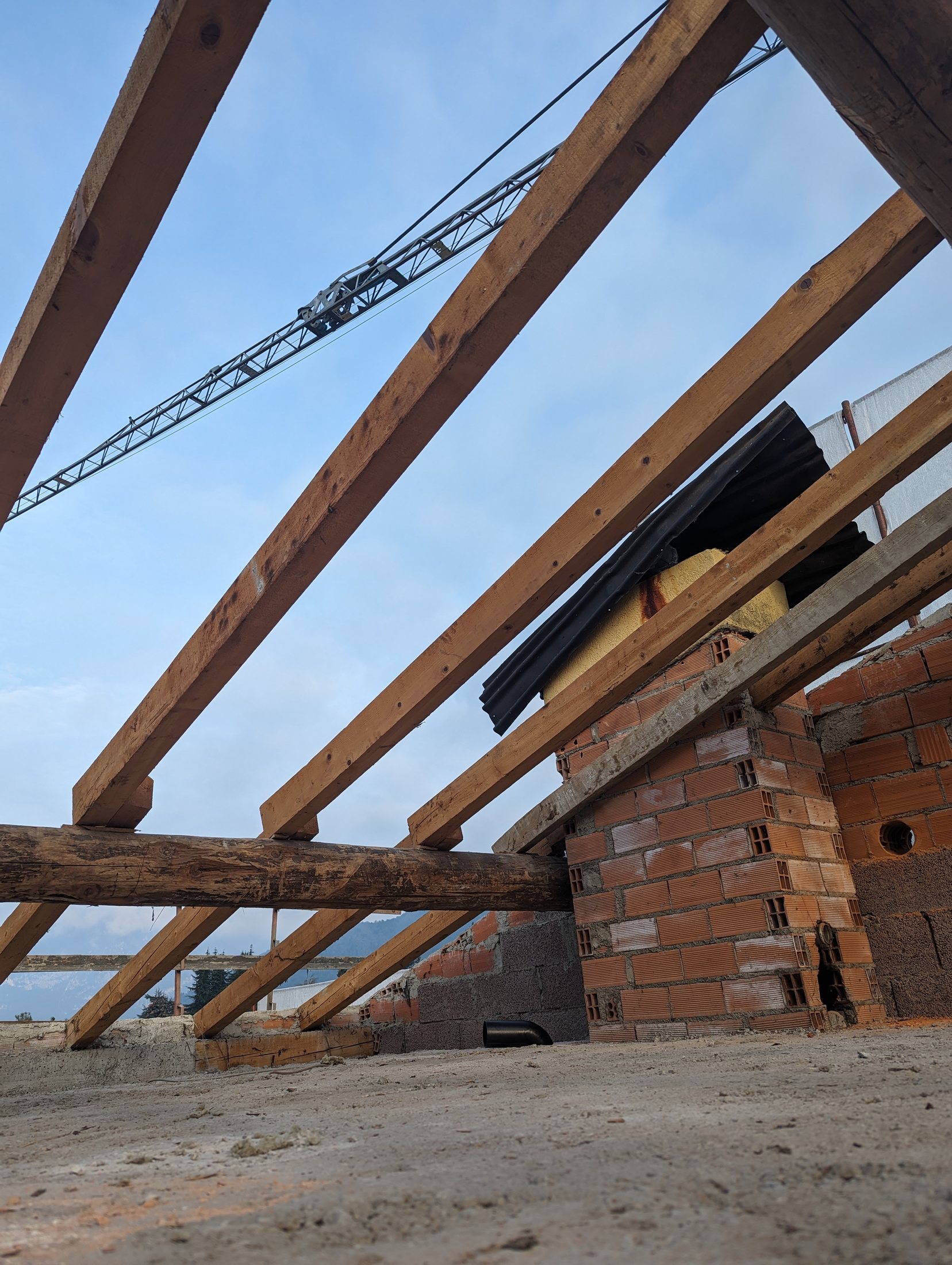 Lavori di ricostruzione della copertura in legno